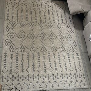 Geometric Patterned Area Rug - Gray